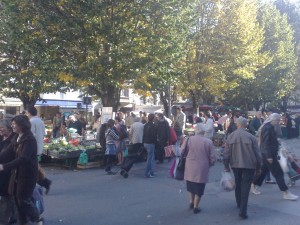 la foule au marché du samedi